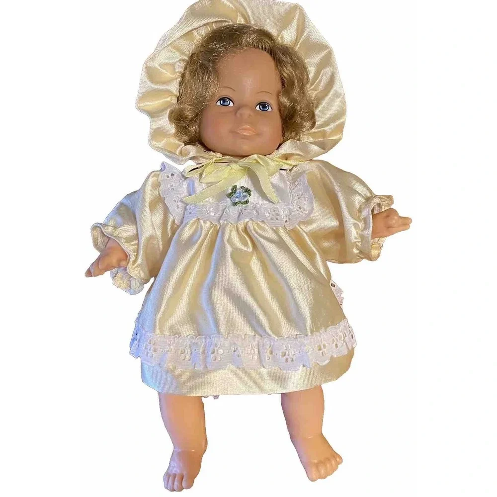 Vintage Gata Box Doll Blue Eyes Soft Body Yellow Bonnet Dress Blonde 12